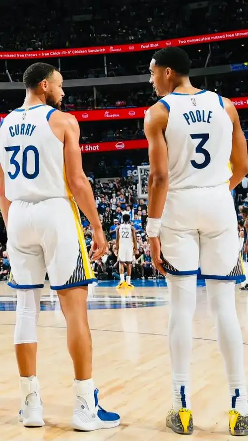 nba篮球场壁纸全景图(「球星壁纸第69期」:西决g3勇士队,请拿走你偶像