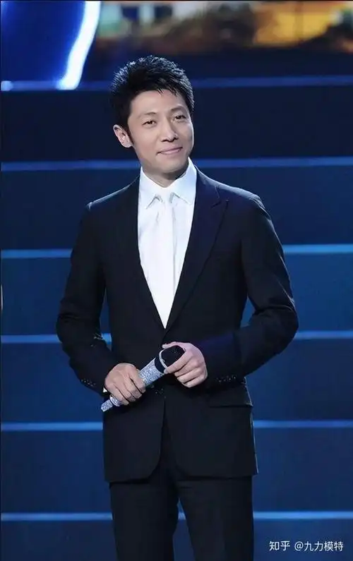 毕业于中国传媒大学,中国中央电视台主持人