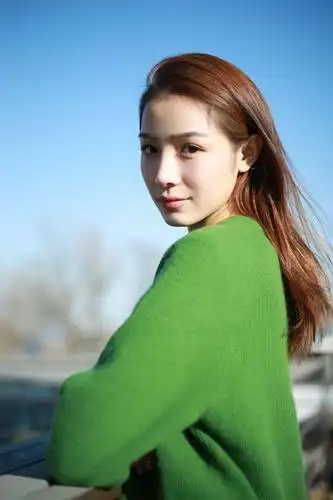 文艺范!张南冬日写真曝光 清新少女氧气满满