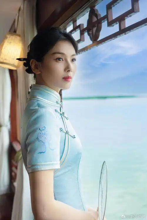 刘涛穿宋锦旗袍好美##一馔千年