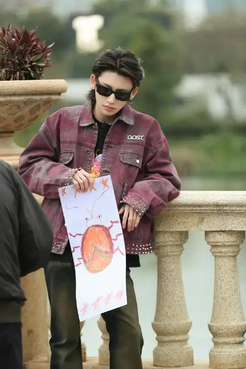 小鬼王琳凯超话《音你而来》第一站【曼谷站】抵达,音乐代号"螺丝人"