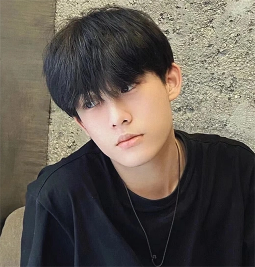 韩式碎盖头发型 帅气少年感十足_韩式男发 - 美发站