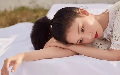 陈瑶优雅迷人写真桌面壁纸