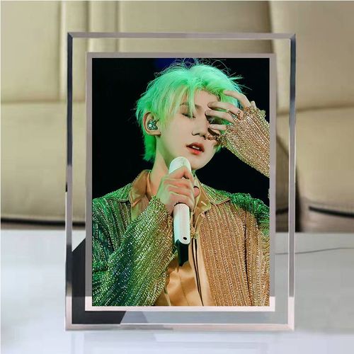 王源2023最新客厅狂欢演唱会高清应援照片摆台礼品袋相框定制照片