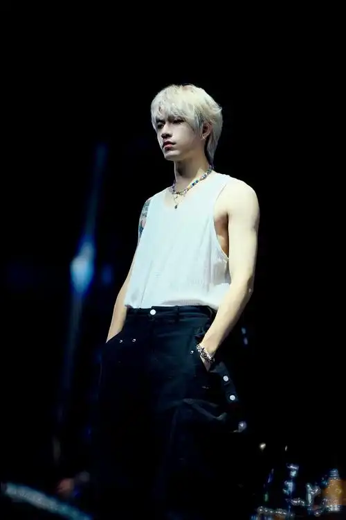 张颜齐的新世界闪光大巡演##张颜齐粉金发色