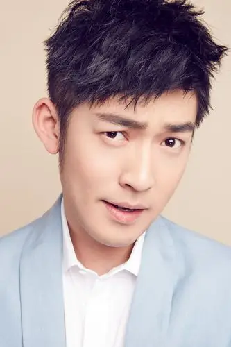 张博夏日时尚大片曝光 颠覆以往形象尽显反差萌