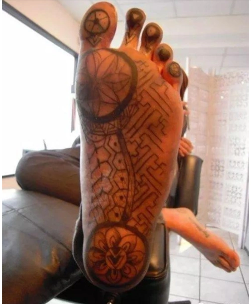 郑州中原区纹身店来告诉您在脚底板纹身是一种什么样的体验