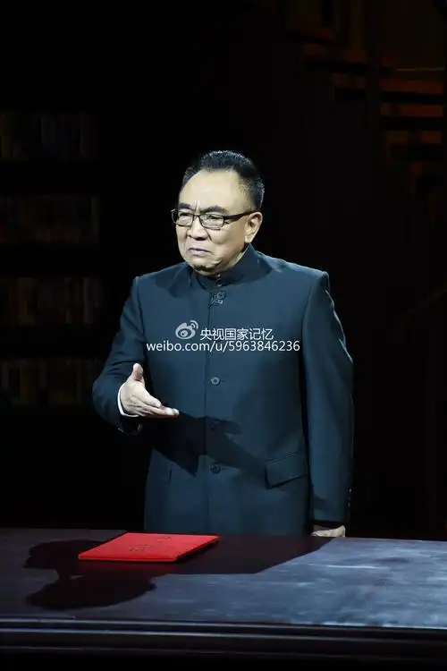 多面鲍国安:让人"不操心"的《国家记忆》主讲人