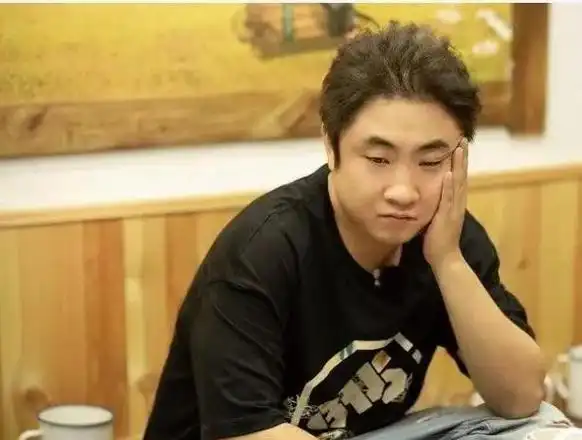 乔杉:落魄时妻子摆地摊养他,成名后给岳父买房