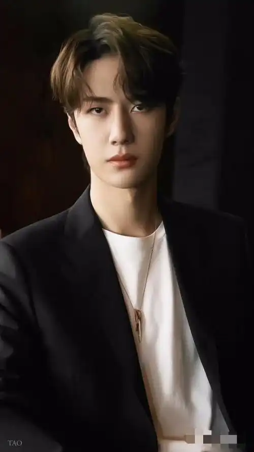 王一博锁屏酷盖王一博最适合做手机锁屏壁纸的美照高清图片