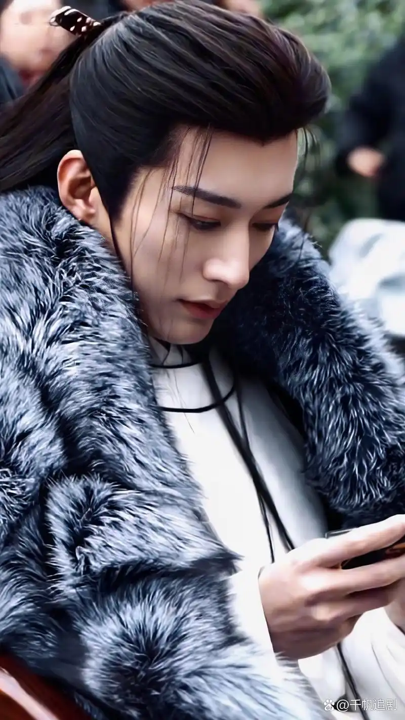 2024新春展望#      刘学义这张脸演古装剧,真的好绝,无论是帅气皇乔