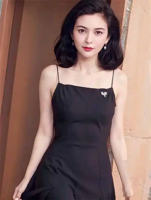 关之琳写真,45岁十三姨"的性感妩媚,美貌与魅力的完美展现,这谁顶得住