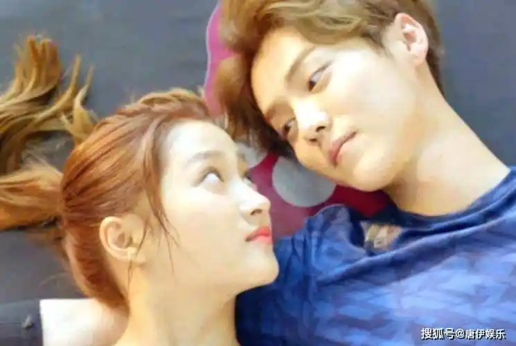 原创鹿晗关晓彤东京街头漫步力破分手传闻七年恋情稳定如初