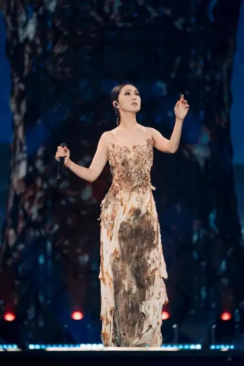 杨千嬅感谢港乐给我的美好#杨千嬅重庆场演唱会真的令人心潮澎湃