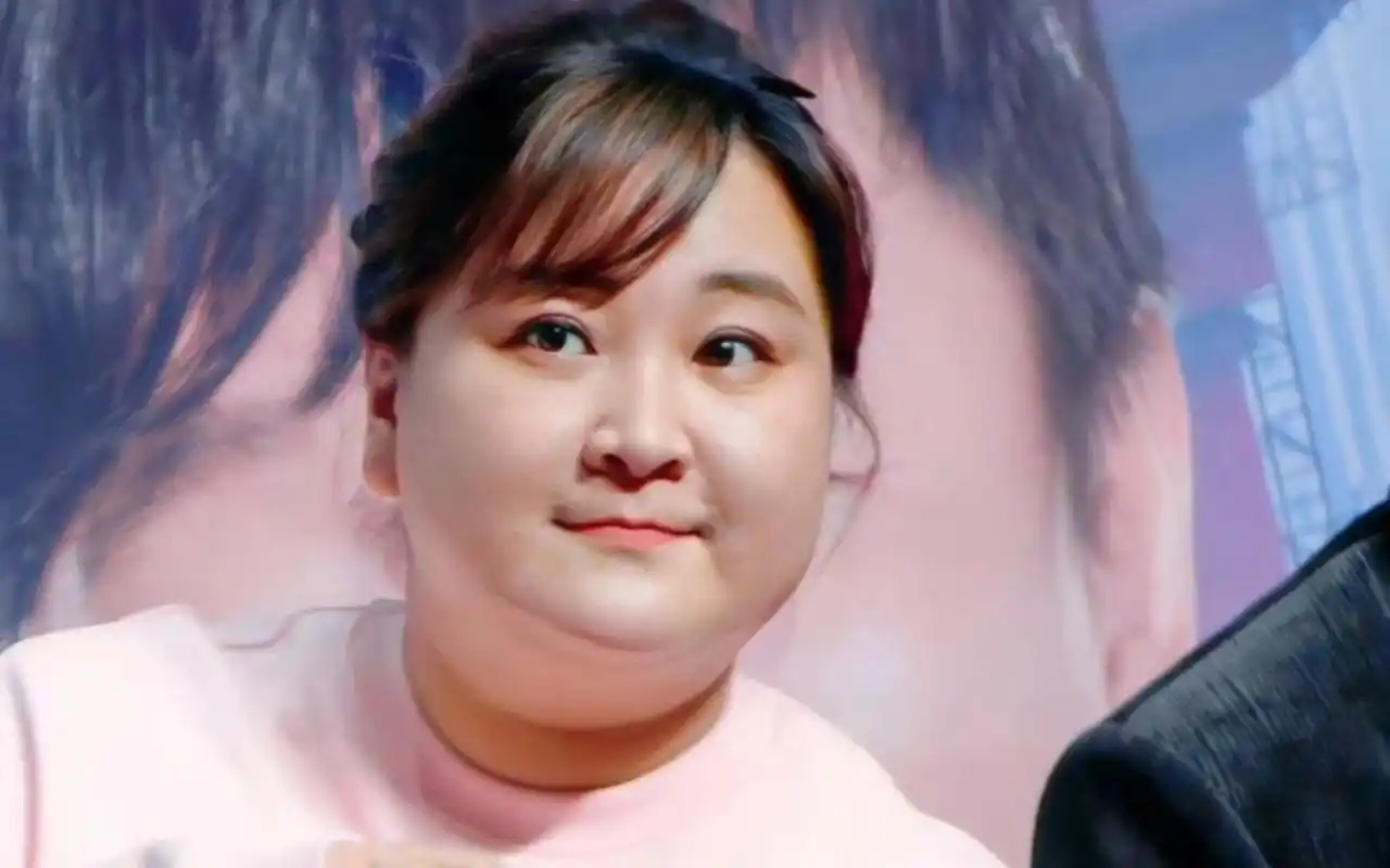 是雷佳音,张小斐去的,这几天一直有小伙伴问贾玲是真的瘦了100斤吗?