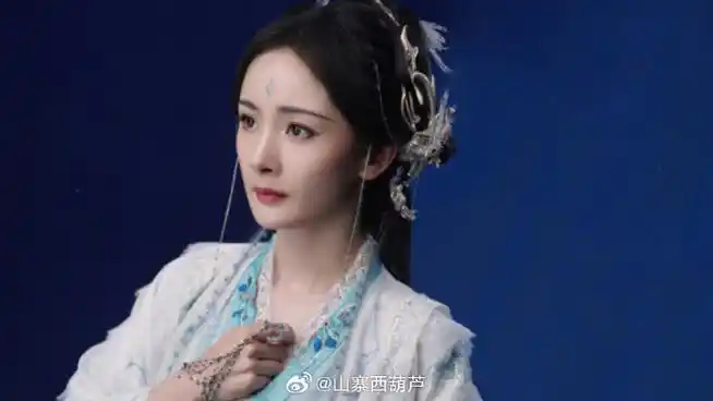 由杨幂,龚俊主演的,奇幻古装剧《狐妖小红娘月红篇》开播后话题不断