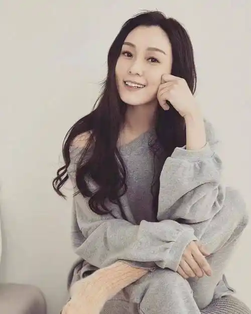 范玮琪回归!时隔3年首开唱,哽咽认错,黑人带儿子到场力挺_歌坛_陈建州