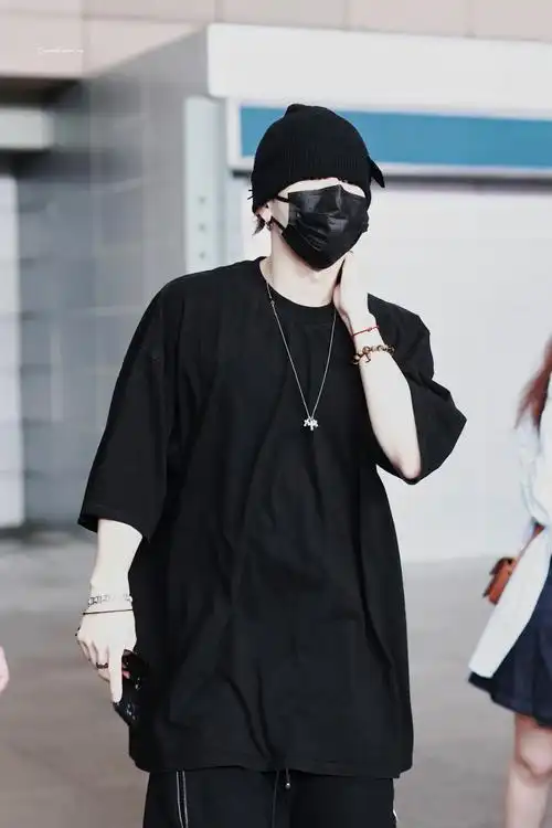 王嘉尔把西游记纹身上