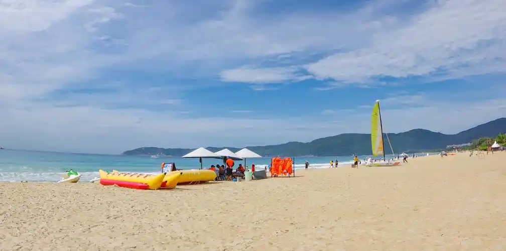 三亚最奇怪的沙滩度假酒店扎堆游客却寥寥无几