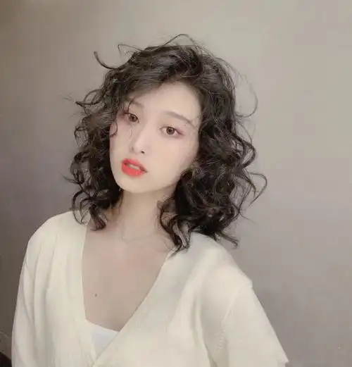 烫完这个发型减龄不是问题