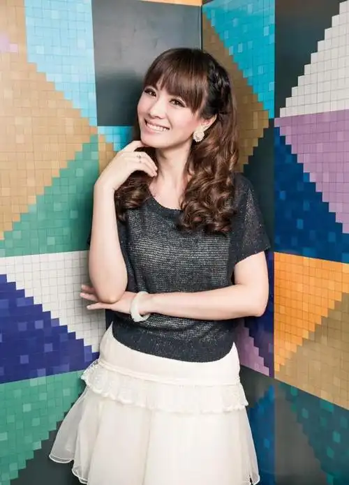 上海主持人贝倩妮也是优秀配音员外公是引路人女儿已经10岁