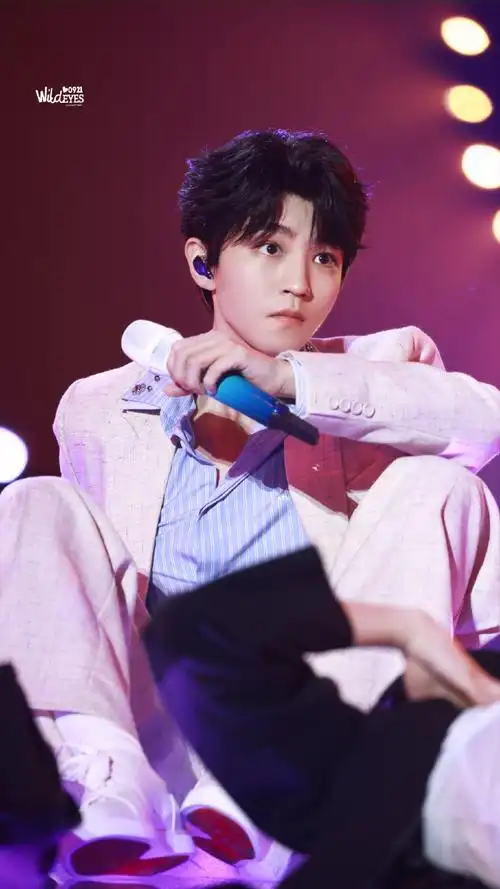 王俊凯超话#王俊凯江苏卫视跨年##11个王俊凯#江苏卫视跨年演唱会盘靓