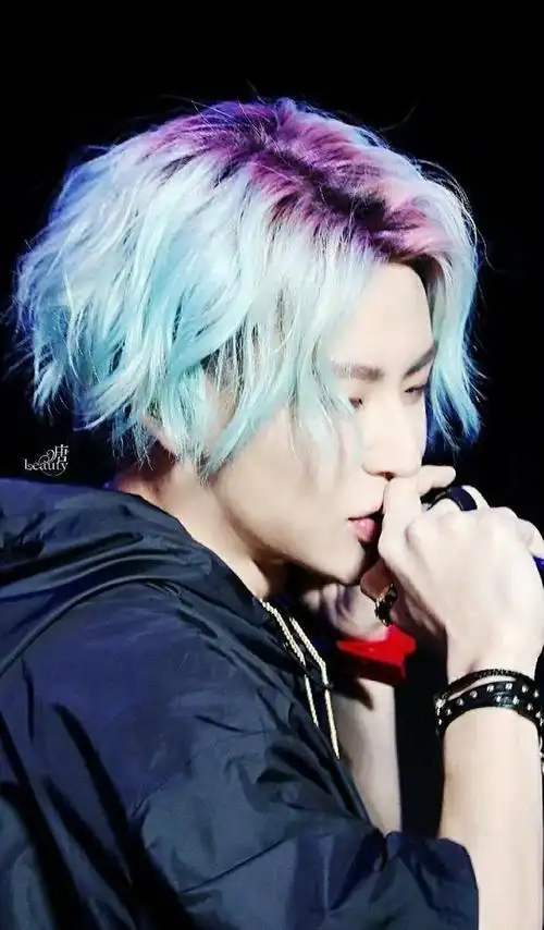 调色盘王琳凯-那些年小鬼染过的各种各样颜色的头发.