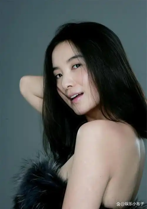 回顾小宋佳往事天生的演员感情总是不顺如今43岁仍未婚