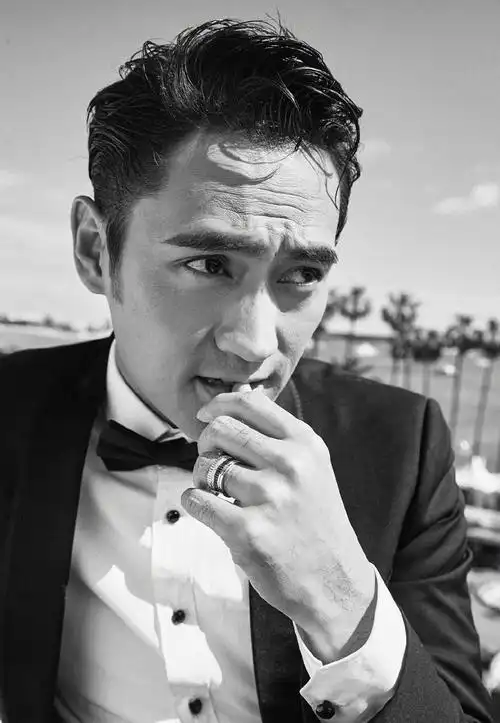 袁弘黑白帅气写真图片 - tt98图片网