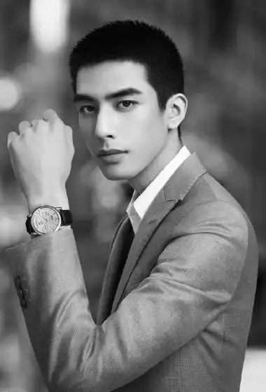 宋威龙寸头造型帅气利落写真图片55