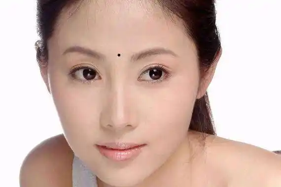 "古人说痣"顺口溜:长痣有说法,8大"富贵痣",看看你有吗?