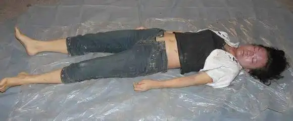 目前我国死刑执行方式主要有两种,即采用《刑事诉讼法》第212条第2款