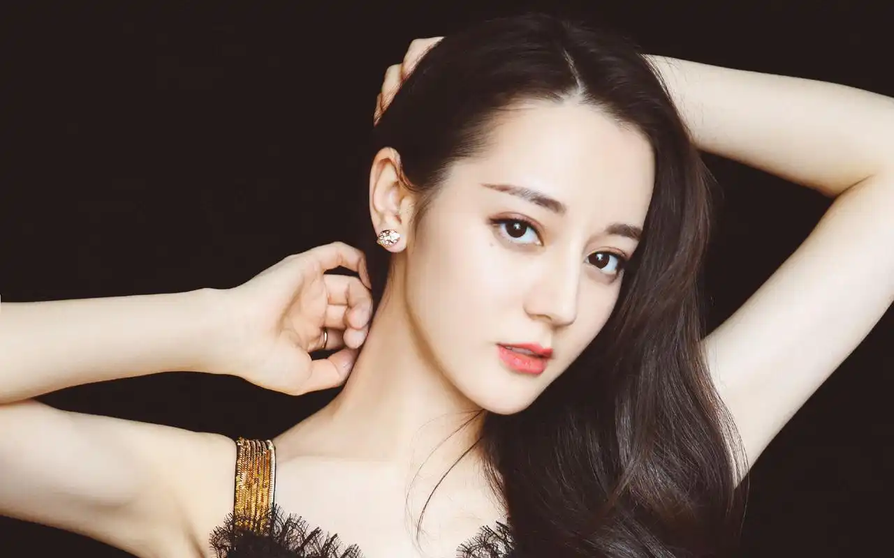 迪丽热巴性感蕾丝纱裙性感写真高清壁纸