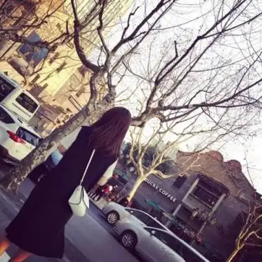 最新有意境的背影头像女生唯美