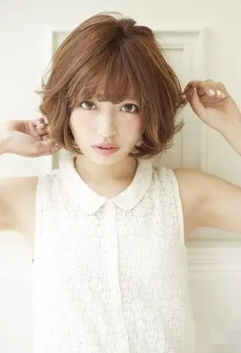 女生沙宣纹理烫发型图 想不张扬就难的短发造型