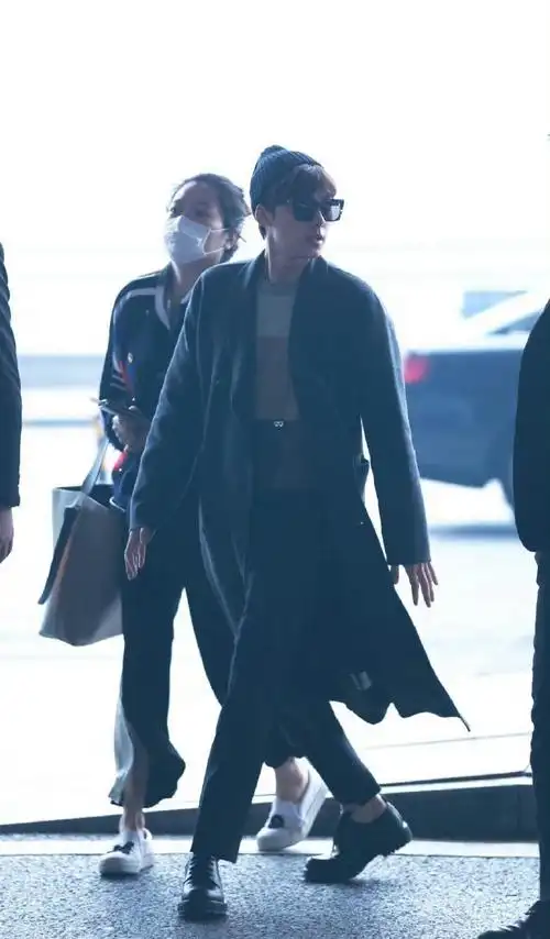 挑战每天按相册顺序发一张李易峰的照片##园园不断