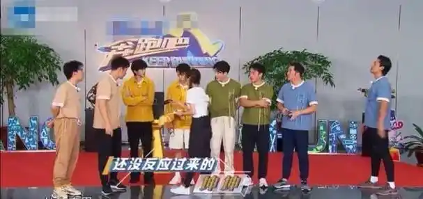 原创蔡徐坤憨憨气质藏不住了被baby偷了鞋垫一整期都没有发现