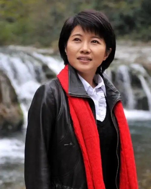 颜丙燕个人资料(颜丙燕:母亲早逝,逼婚吓跑前任,与李乃文意难平,今50