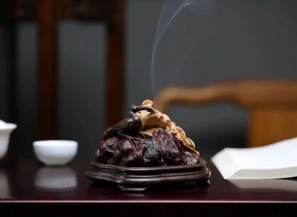 多一缕禅香,少一点忧愁.书房雅趣,往往少不了香炉.香炉有铜的 - 抖音