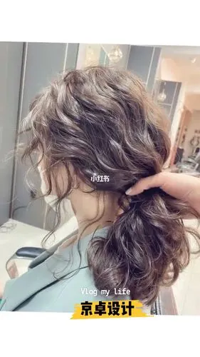 头发发量少适合的短发木马卷