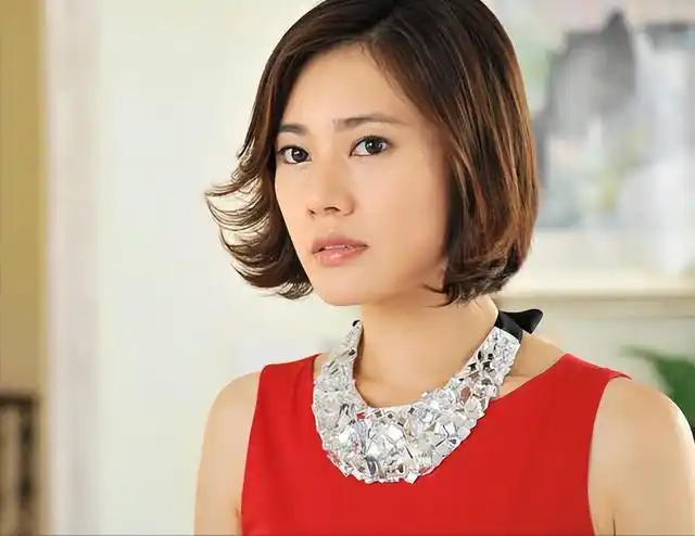 秋瓷炫18岁美照,模样清秀尽显好身材,网友:于晓光赚大了