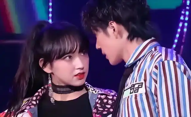 "高冷美男"王一博,被汪涵暖心照顾,却对程潇多出一份宠溺