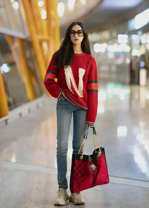 倪妮红色毛衣性感迷人写真图片