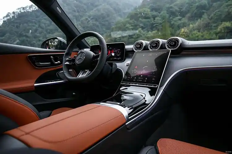 试驾全新奔驰c级享优雅生活不负时光