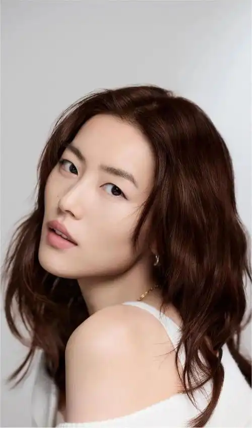 有手就能染的刘雯同款黑茶发色,高档时髦还显发质