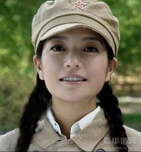 组图娇柔女星军装照谁最惹人爱