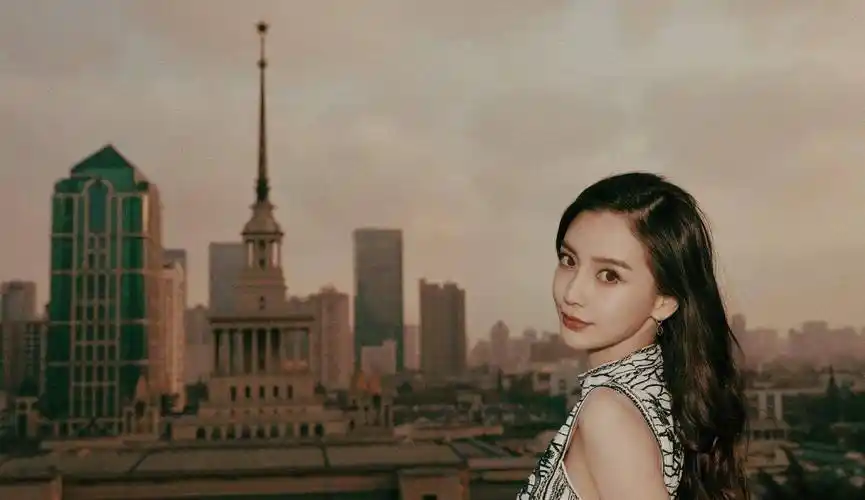 港风baby出街了卷发配大红唇豪门大小姐也不过如此了吧