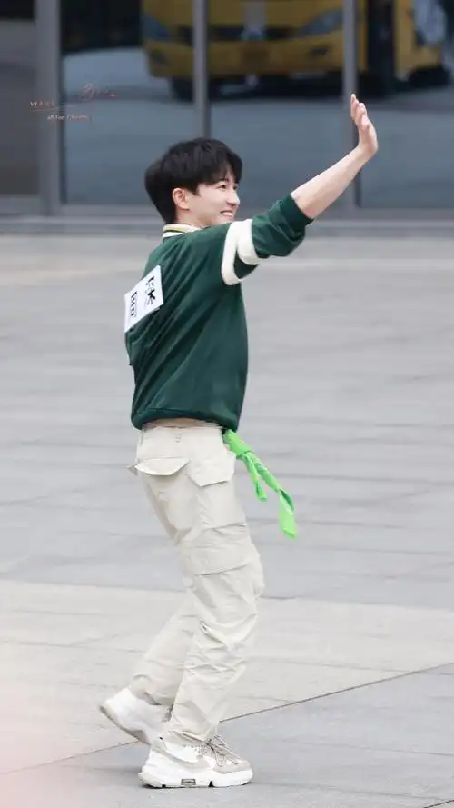 周深超话|#周深奔跑吧#相当夸张的手臂肌肉线条prprprprprprpr@卡布叻