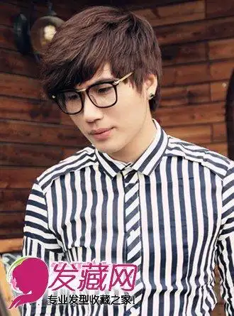 凸显出男生刚劲硬朗五官(3)导读:男生 短发 纹理烫 短发纹理烫的男生