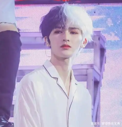 朱正廷黑白阴阳头